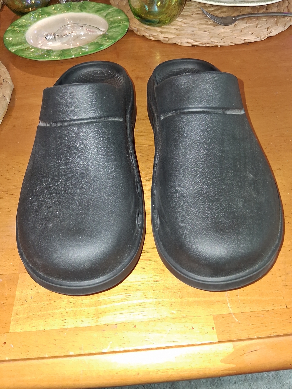 OOFOS Black Women's Slip-On Clogs